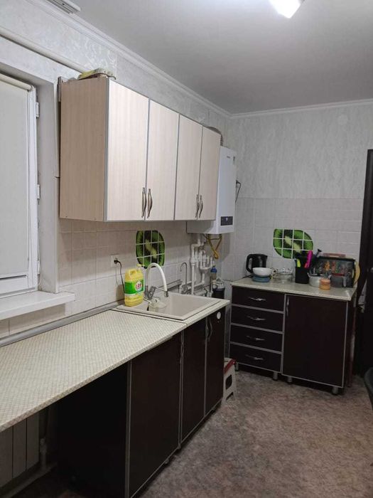 Продам кухонный гарнитур   торг уместен