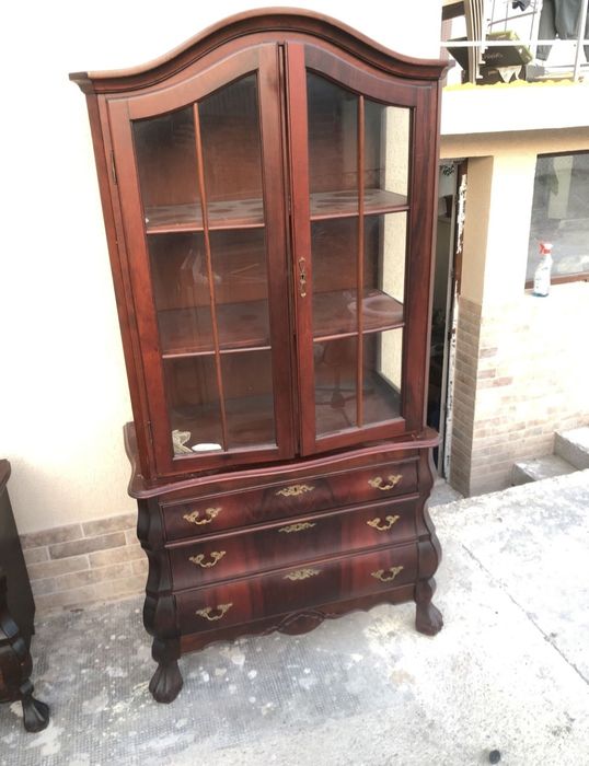 Comoda cu vitrina