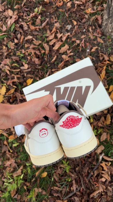 Jordan one travis scott reverse mocha