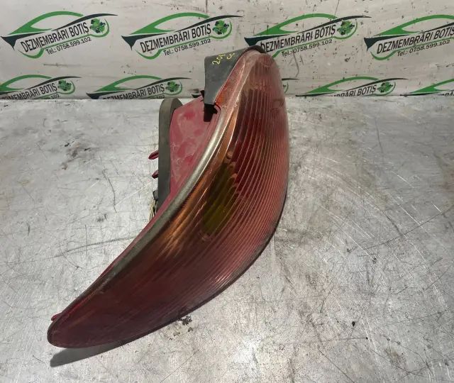 Lampa / Tripla stop dreapta pe hayon Renault Clio 2000 1.4 MT (75 hp)
