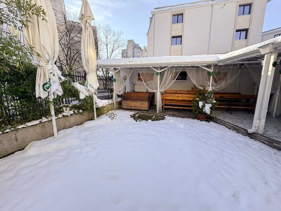 ПОД НАЕМ! Забележителен ресторант с лятна градина в центъра на Русе