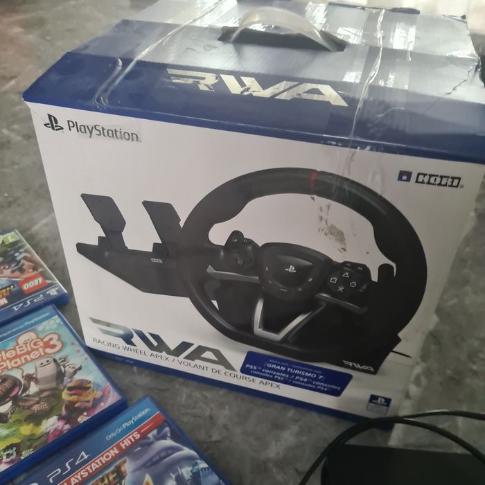 PS 4 cu jocuri și volan