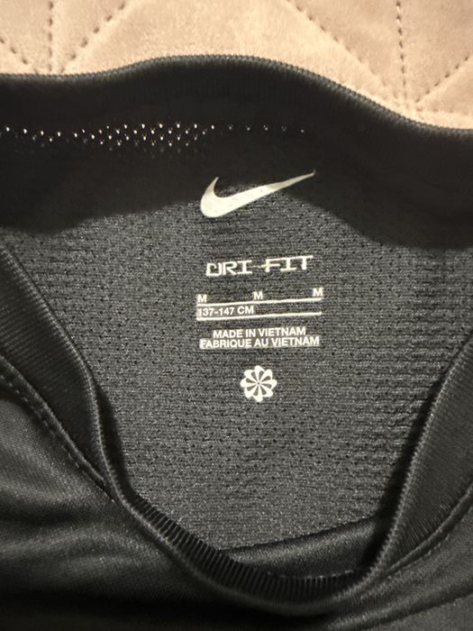 Тениска и къси гащи на Nike с подарък