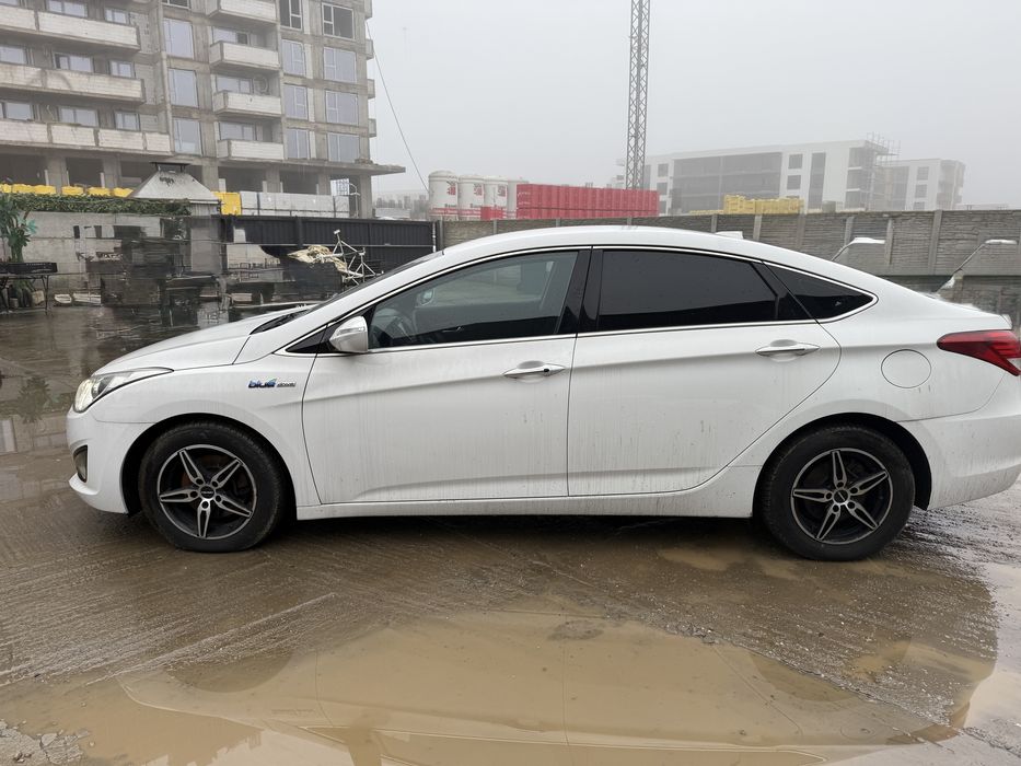 Hyundai i40.