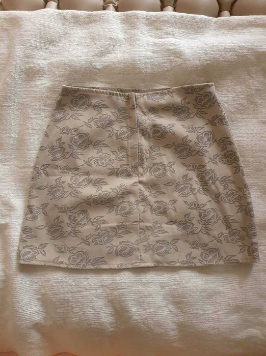 Къса бежава пола еластична материя