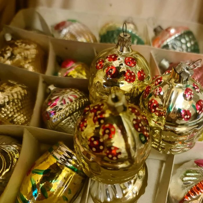 Ёлочные игрушки.