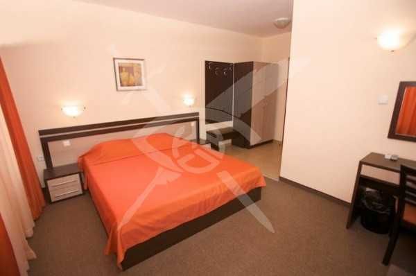 Продава се Хотел в Несебър - 885 кв.м за 430 €/кв.м - Снимка #1