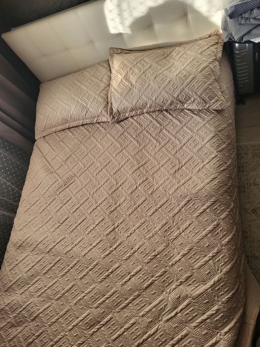Продам 2х спальную кровать