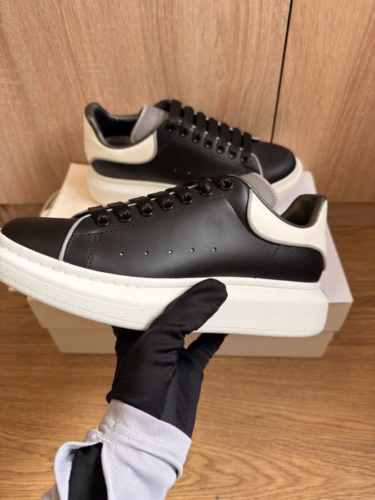 Adidasii de barbati Alexander Mcqueen negrii