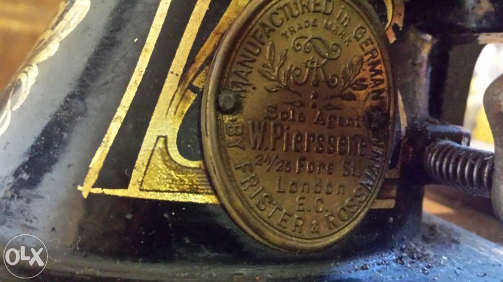 masina de cusut manuala - Frister & Rossmann -