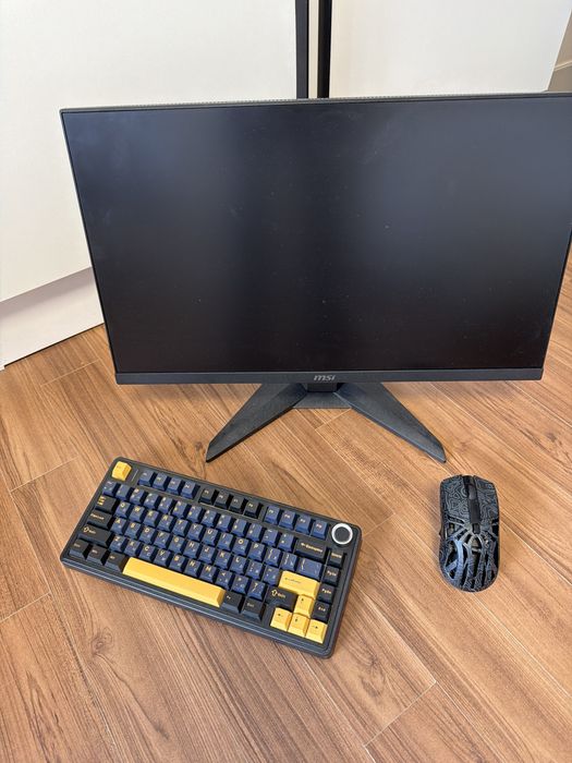 Продам монитор с клавиатурой и мышкой