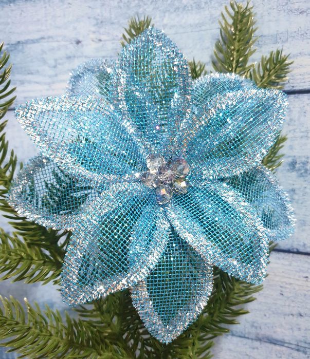 Блестящие цветы на елку