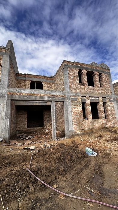 Uy korobka holayida Nazarbek Turkistonda