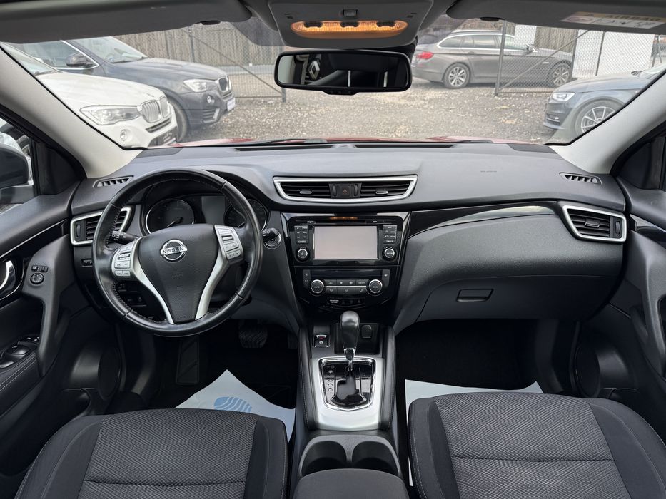 Nissan Qashqai  Tekna / xtronic / line assist / panoramic / automat
