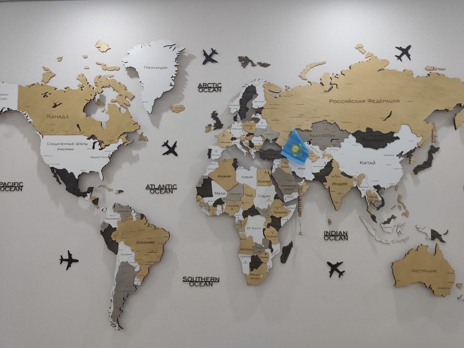 3Д карта мира из дерева