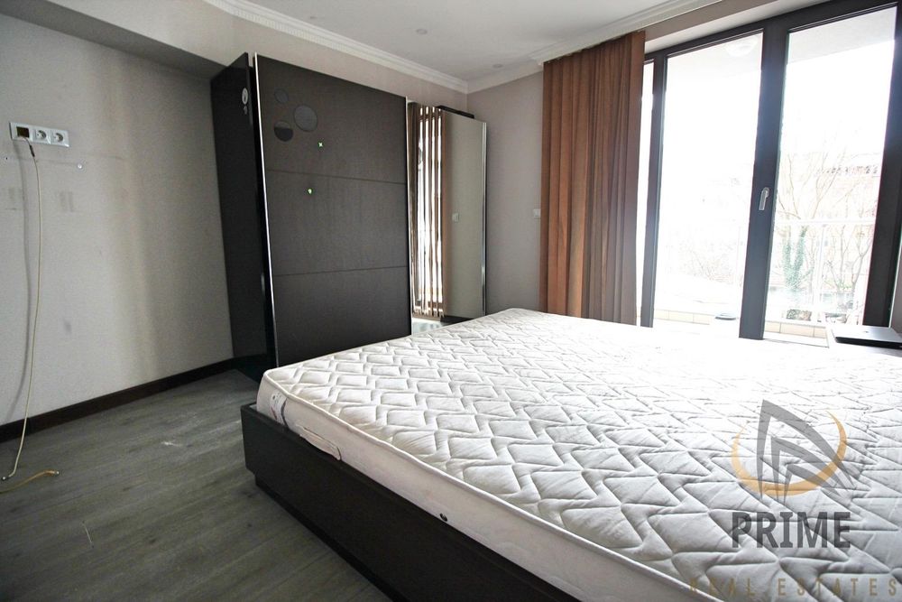 Дава се под наем Двустаен апартамент в Бургас, Център - 100 кв.м за 700 € - Снимка #10