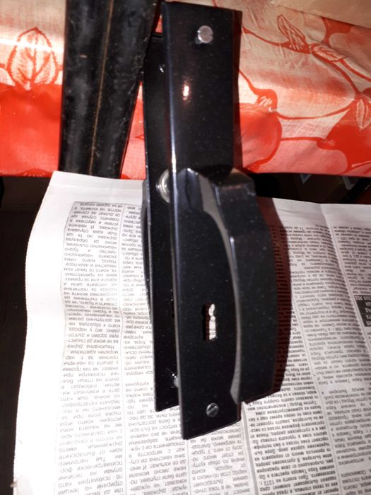 брави и дръжки за врати