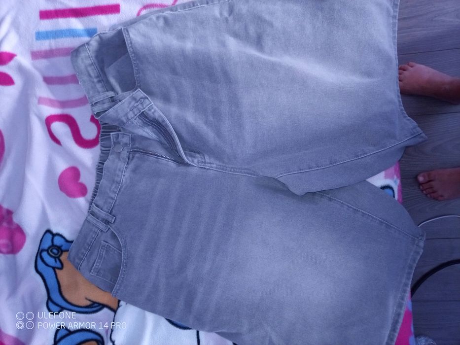 Продавам дънки до коляното унисекс