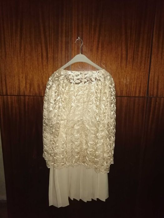 Официален дамски костюм от две части