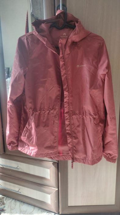 Продам женскую куртку