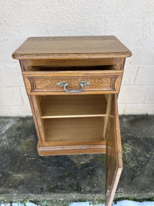 Ретро нощно шкафче / малък шкаф от масивно дърво