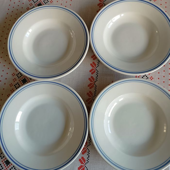 Български порцеланови чинии