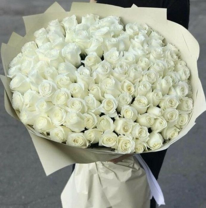 Сделайте подарок женщина на 8 марта