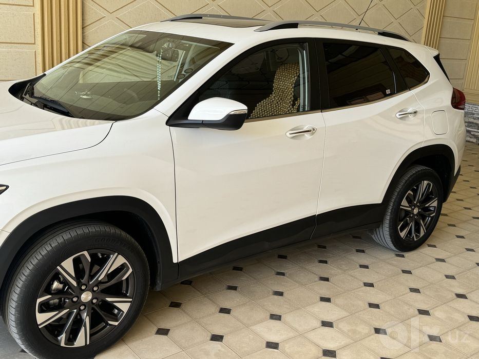 Продается Chevrolet трэкер белого цвета 2023 г.