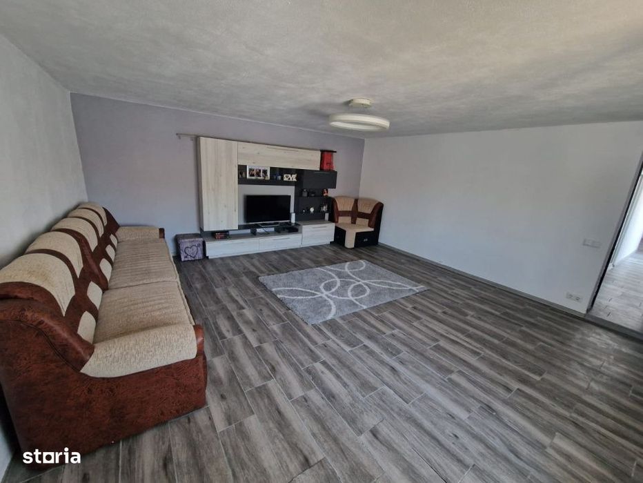 Casa de vanzare Bailesti – 100 mp, curte proprie