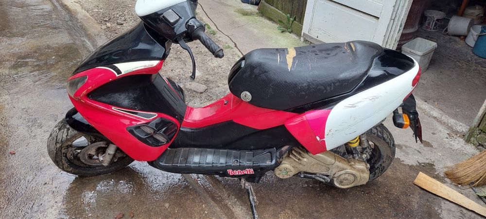 Vând scuter marca Benelli
