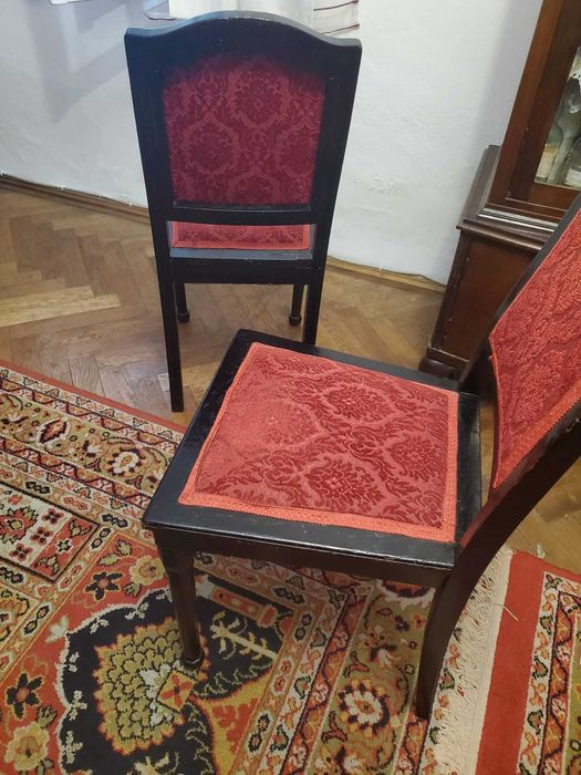 Masa extensibila pentru 12 persoane cu 6 scaune captusite, fabricatie Viena, Austria constructie in lemn masiv