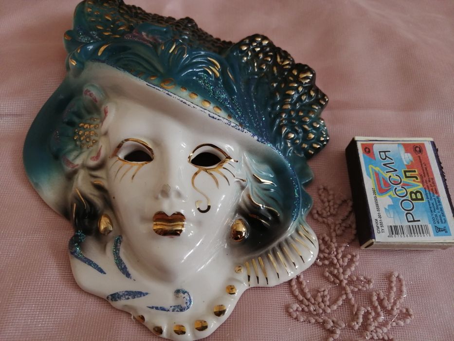 Продам фарфоровый сувенир