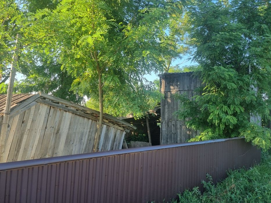 2154 mp ,  casa si anexa