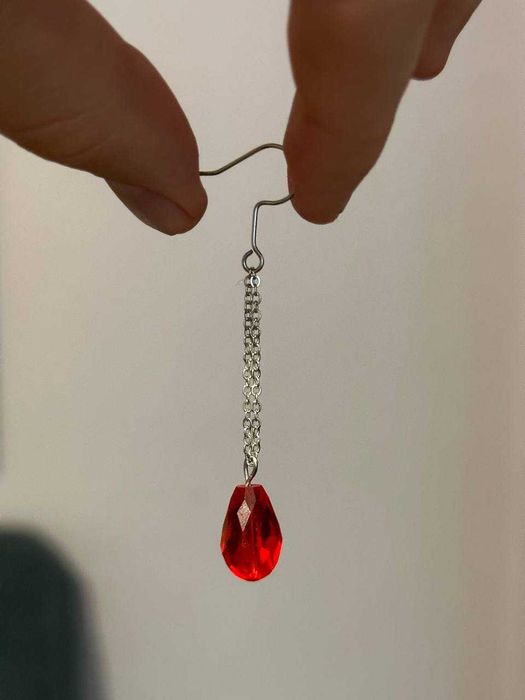 Cercelul personajului Kurapika din anime-ul HunterxHunter.