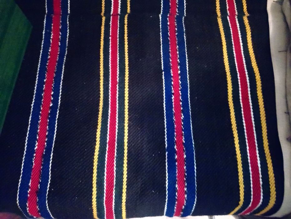 Тъкани черги,килими, черджета и торбички.