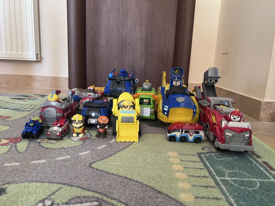 Lot mașini paw patrol , 11 vehicule + personaje   (Cadou luminos )