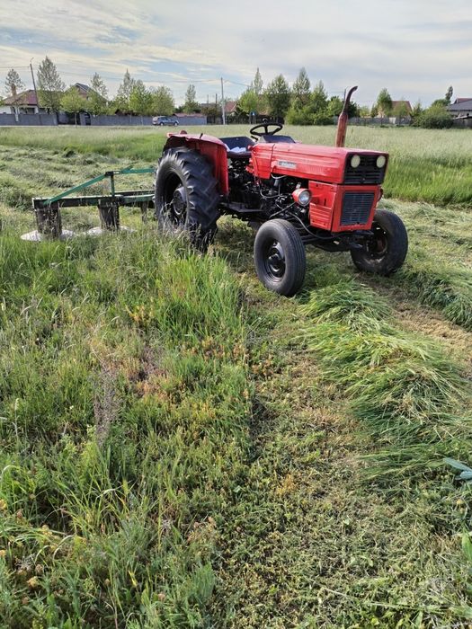 Tractor 445 cu doua manete sat igris județul Timiș