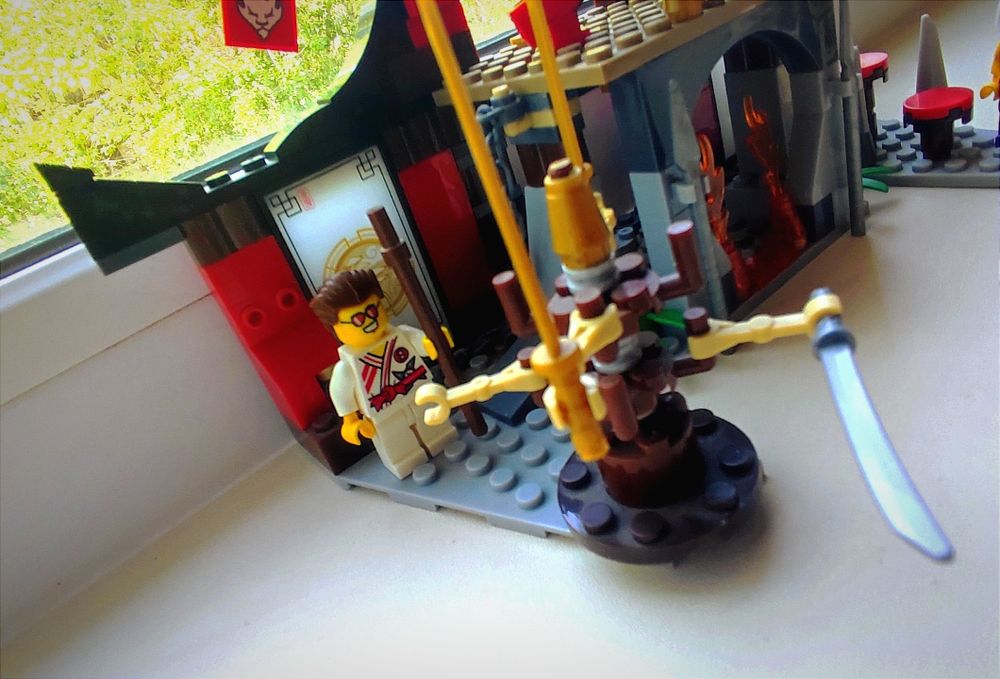 Продам Лего ниндзяго - решающее сражение додзё.