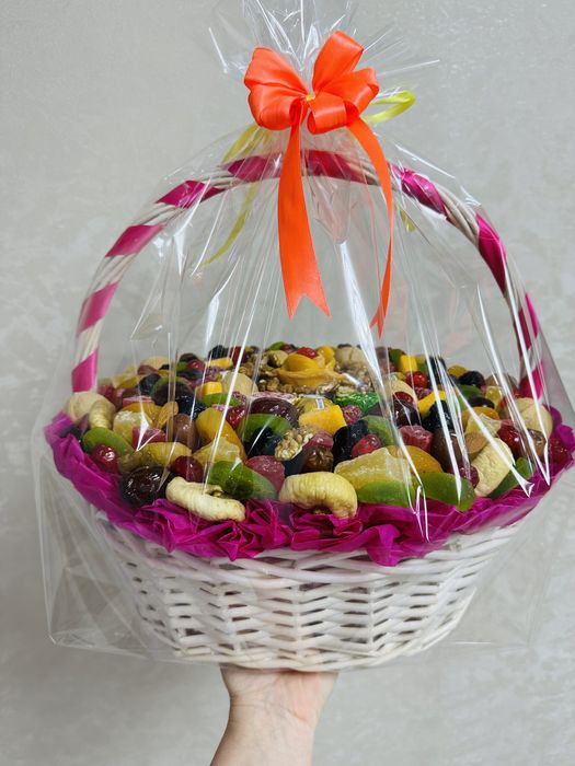 Корзинка с сухофруктами