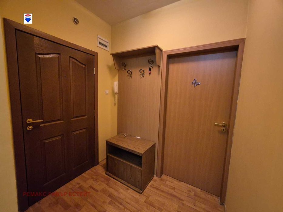Дава се под наем Тристаен апартамент в Русе, Възраждане - 134 кв.м за 408 € - Снимка #5