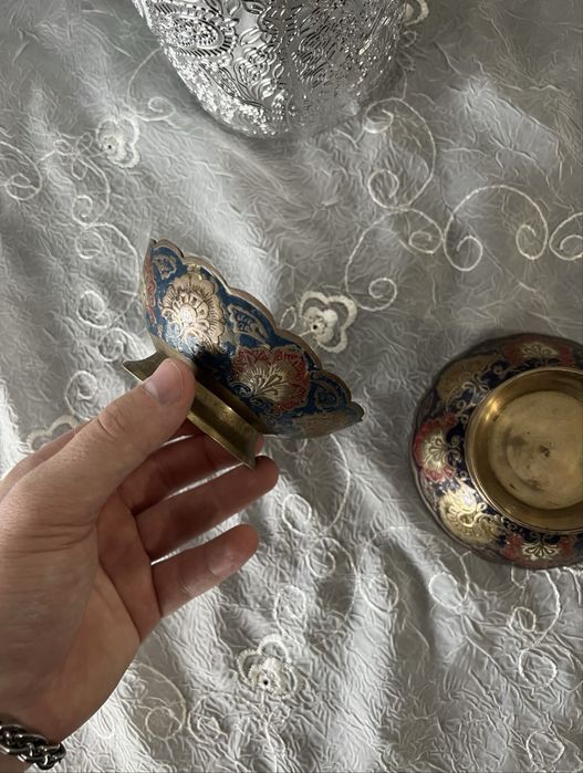 Емайлирани месингови фруктиери с пауни