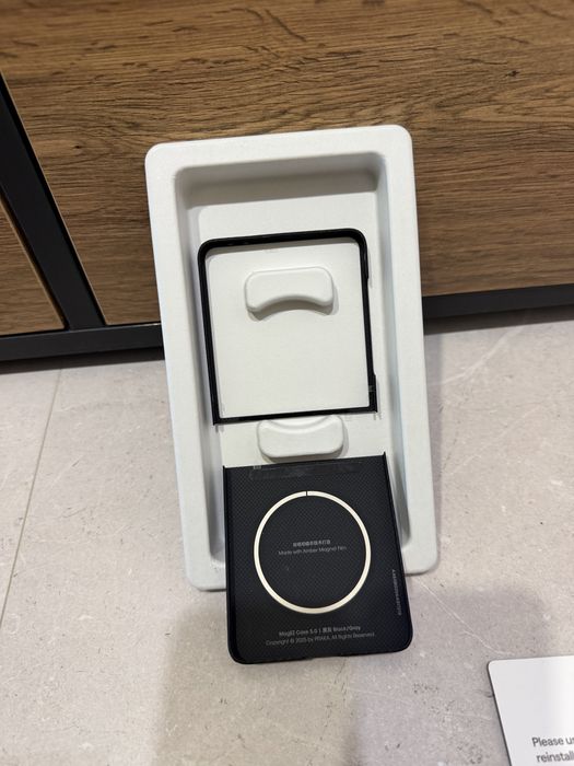 Калъф Pitaka Ultra-Slim за Samsung Galaxy Z Flip 7, черен/сив