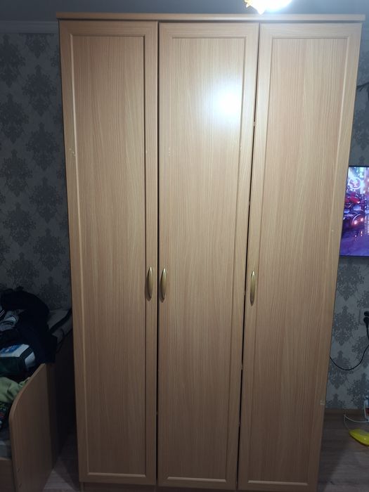 Срочно продам шкаф плательный,цена 50тыс
