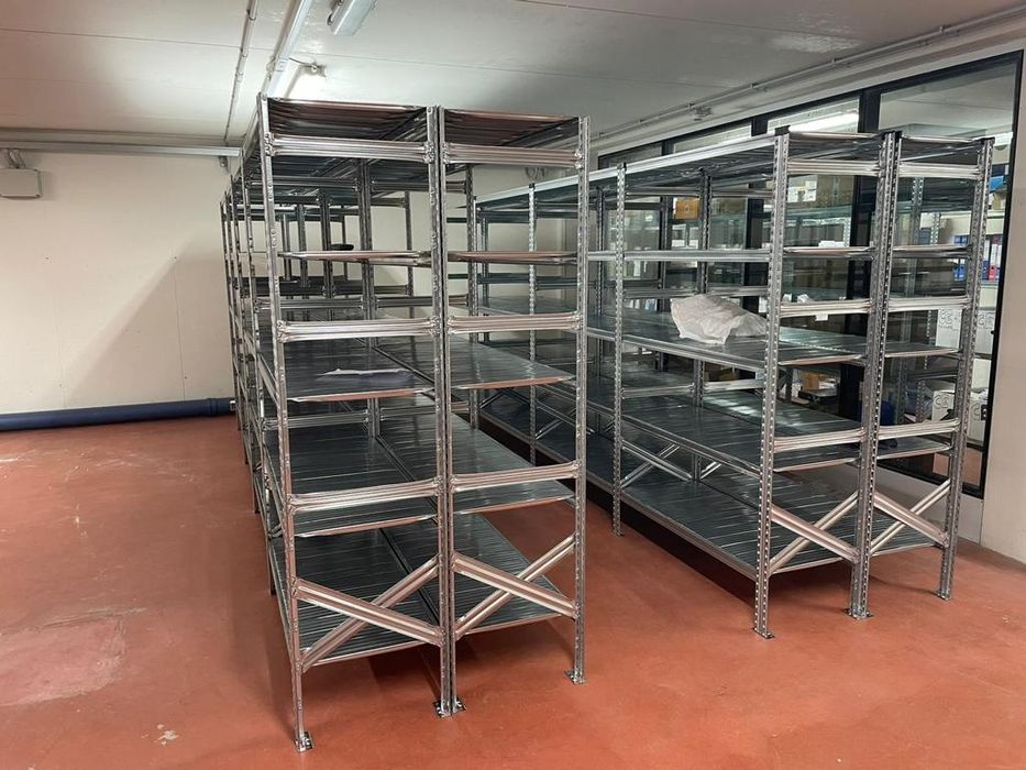 Rafturi pentru depozitare