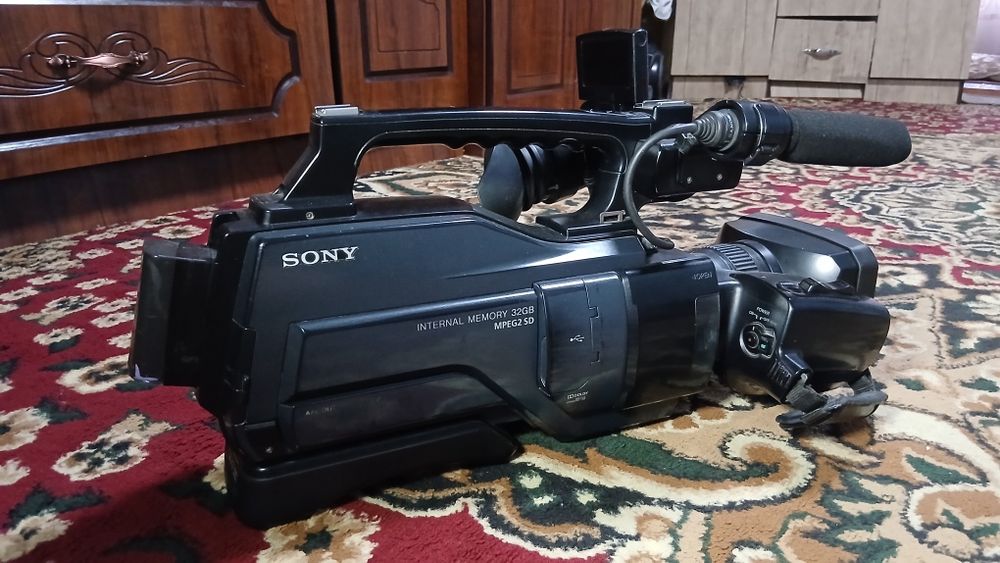 Sony DCR-1000 yaxshi holatda
