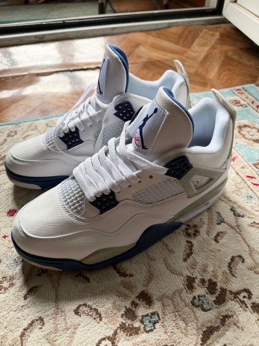 Кроссовка Jordan 4 новый