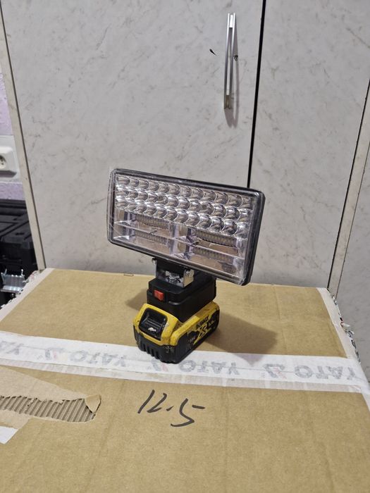 Прожектора под акумуляторы Dewalt