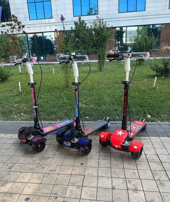 Самокат Трехколесный самокат очень крутой для детей от 5 лет.