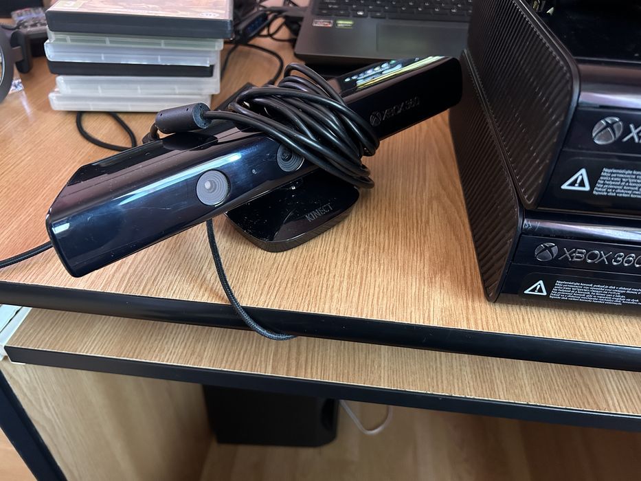 Vand doua Xbox 360, kinekt, forza horizon 1 si Dance Central 3