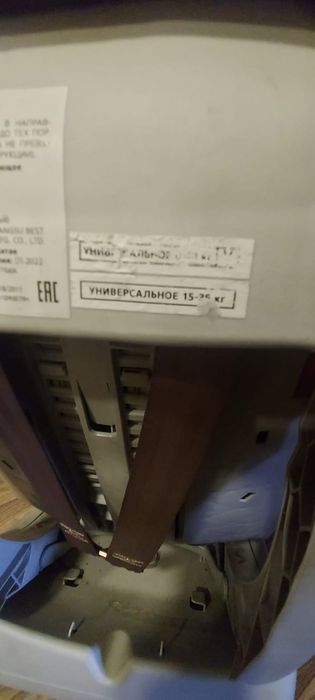 Детское кресло в автомобиль.